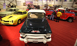 نمایشگاه خودروها و موتورسیکلت‌های کلاسیک افتتاح شد